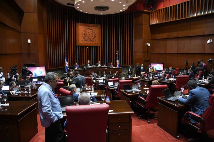 leonel-fernandez-pone-en-cuarentena-a-sus-legisladores