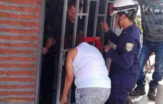 mujer-atrapada-corta