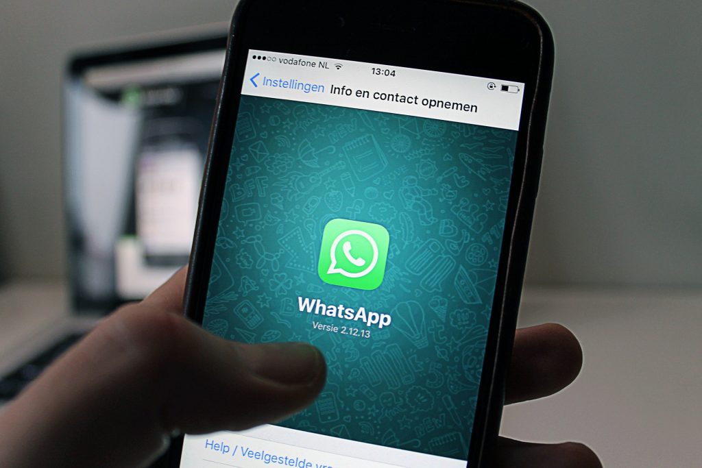 whatsapp-1212017_1920-1024x683