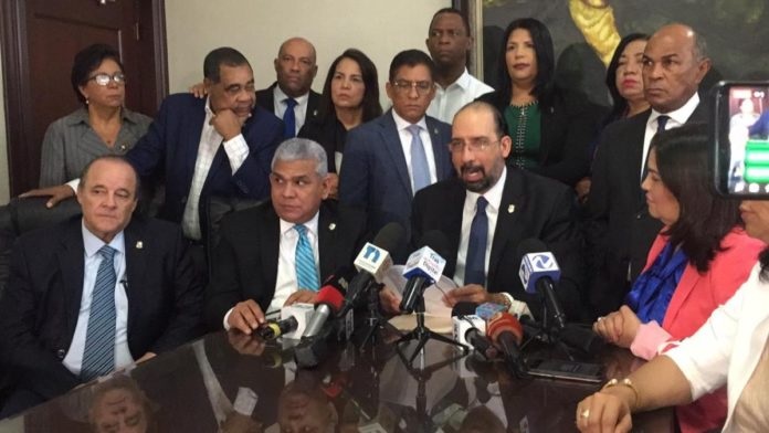 Diputados La Fuerza del Pueblo rechazan proyecto modificación presupuestaria