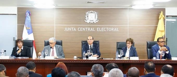 JCE aprobó el voto automatizado y el conteo manual en 10 mil colegios ...
