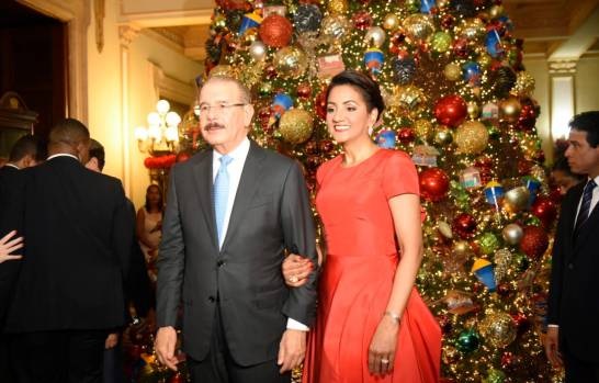 Palacio Nacional da la bienvenida a la Navidad con el encendido de su árbol