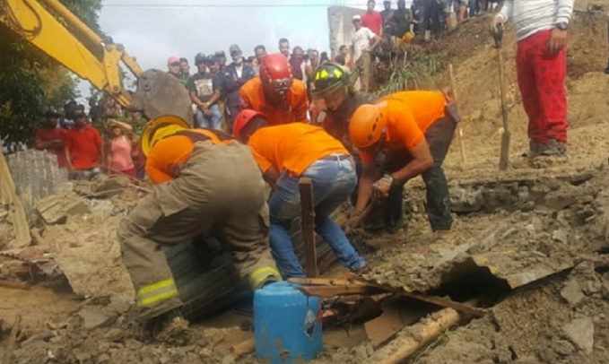 Muere hombre al ser aplastado por una pared en Santiago