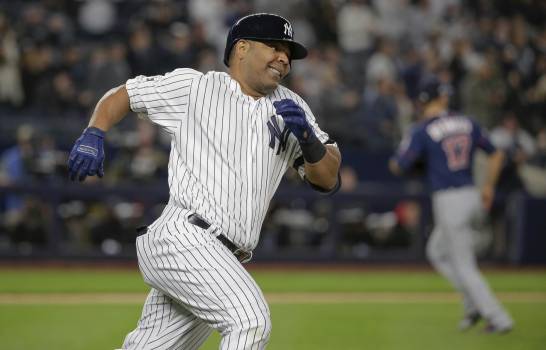 Edwin Encarnación firma por 11 millones de dólares con Medias Blancas de Chicago