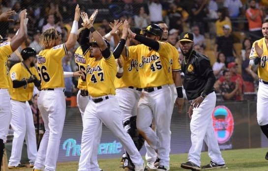 Las Águilas detienen racha con triunfo ante el Escogido