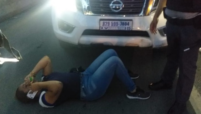 Apresan doctora con música alta e ingiriendo alcohol en La Vega
