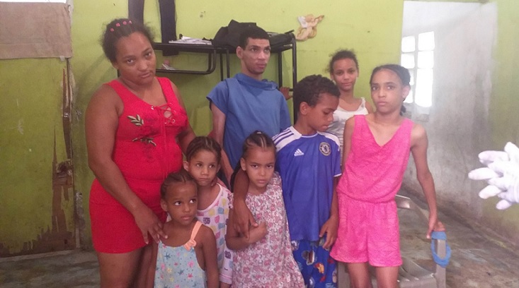 Es madre de 6 hijos y vive en pobreza extrema; solicita ayuda ...