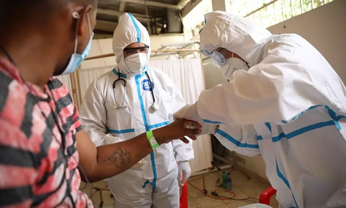 Suben a 5,300 casos positivos y 260 muertos por coronavirus