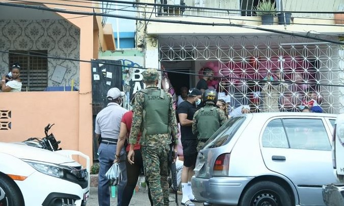 La policía “desbarata” cumpleaños celebrado durante toque de queda