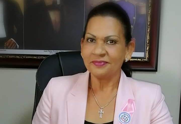 La gobernadora Nina Rosario de Candelier 1