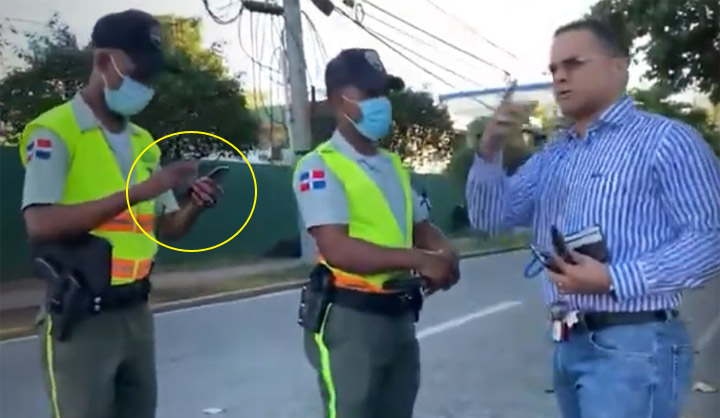 General se enfrenta a agentes de Digesett y les pide reverencia