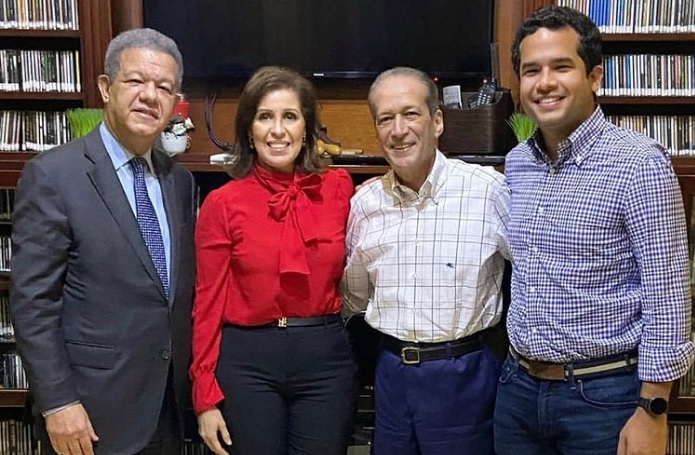 Leonel Fernández y su hijo visitan a Reinaldo Pared Pérez