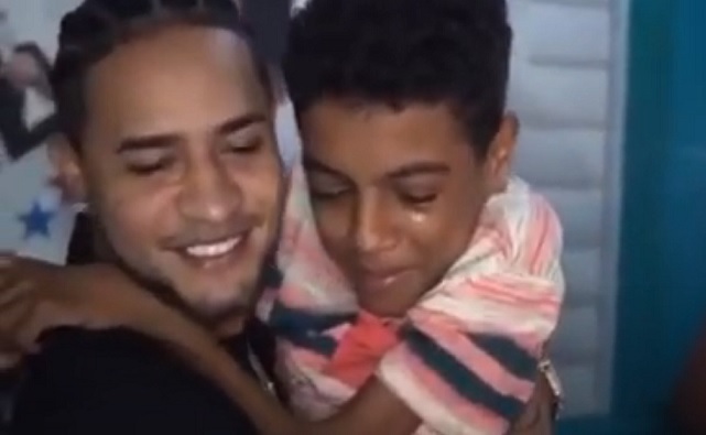 Mozart La Para sorprende a un seguidor muy especial