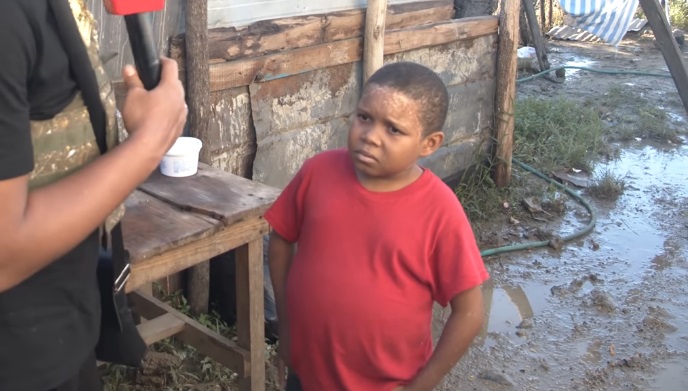 Con 18 años de edad parece un niño en Santo Domingo