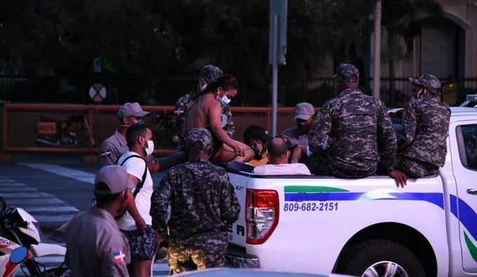Apresan a 525 y cierran 6 negocios por violentar el toque de queda