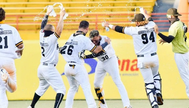 Águilas Cibaeñas vencen a Gigantes del Cibao en el quinto juego de la Serie Final