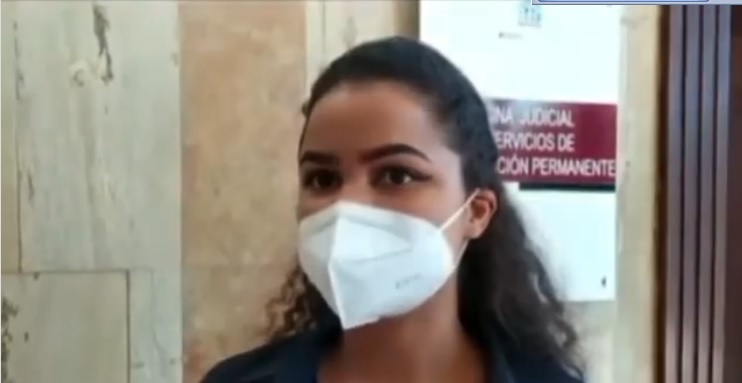 Doctora es acosada y agredida por su vecino