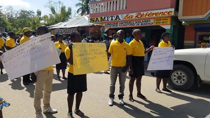 Haitianos protestan contra altos precios de visas dominicanas