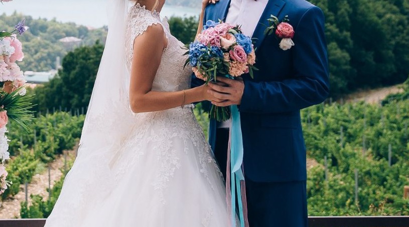 Muere novio de coronavirus a dos 2 días después de su boda; decenas de invitados se contagiaron