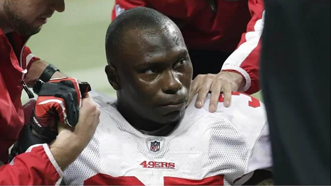 Exjugador de la NFL ultima a cinco y luego se quitó la vida