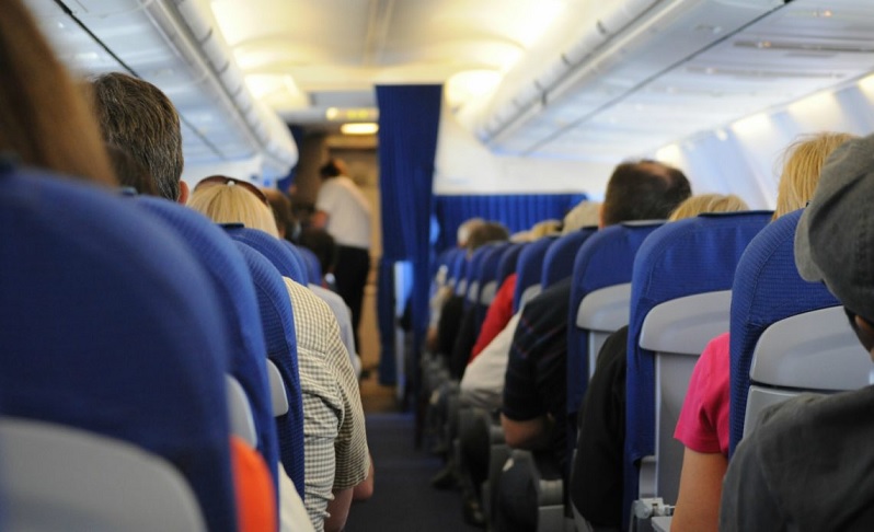 Dominicana enfrenta multas por US$32,750 por negarse usar mascarilla y lanzar cosas en vuelo hacia Nueva York