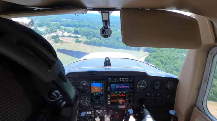 Video: Estudiante piloto pierde motor en pleno vuelo