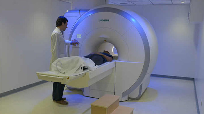 Máquina de resonancia magnética absorbe tanque de oxígeno y mata al paciente