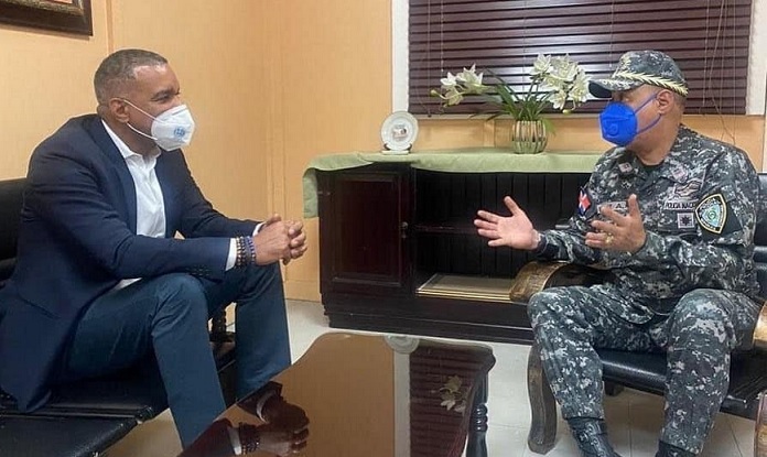 Senador de Espaillat Carlos Gómez, expone al director regional del Cibao Central de la Policía situación de violencia, delincuencia y criminalidad afecta a Moca