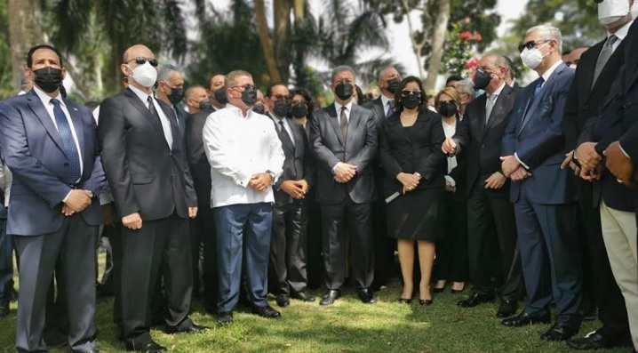 Danilo y Leonel asisten al entierro de Reinaldo Pared Pérez