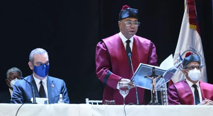 Abinader asiste acto con motivo al 177 aniversario de la Constitución