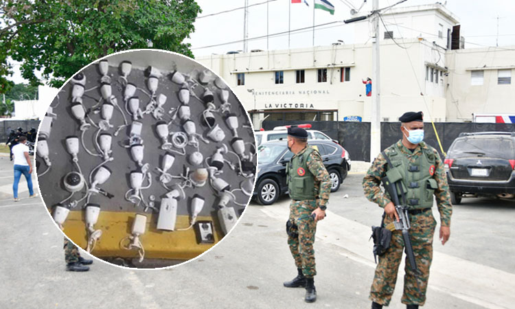 Autoridades penitenciarias vigiladas por los presos en la cárcel de La Victoria