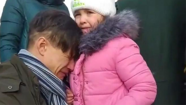 Ucrania: La desgarradora despedida de un padre a su hija