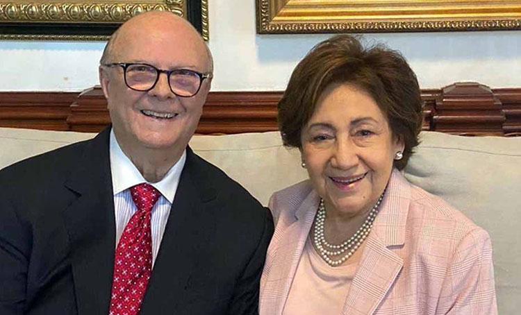 Doña Rosa, esposa de Hipólito Mejía sufre un infarto