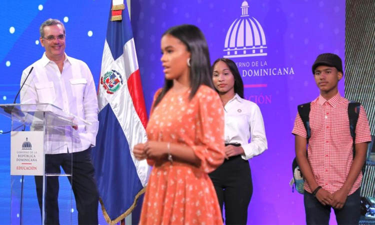Abinader encabeza lanzamiento programa de aprendizaje del inglés como segundo idioma en sector público