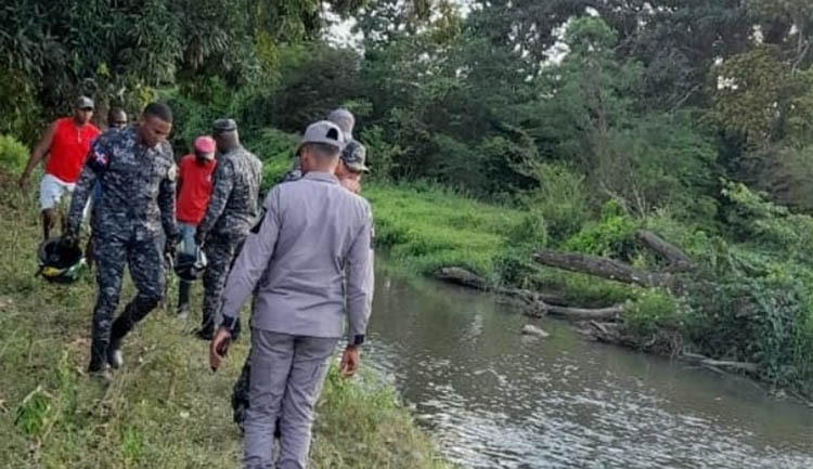 Niño muere ahogado mientras se bañaba con sus padres en San Juan