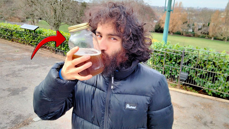 Hombre jura que beber orina es el secreto de la ‘eterna juventud’