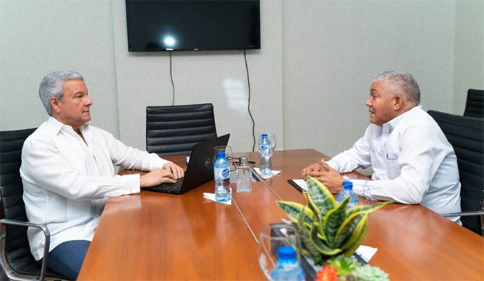 Ministro de la Presidencia y director de la OMSA evalúan avances operativos del servicio de transporte