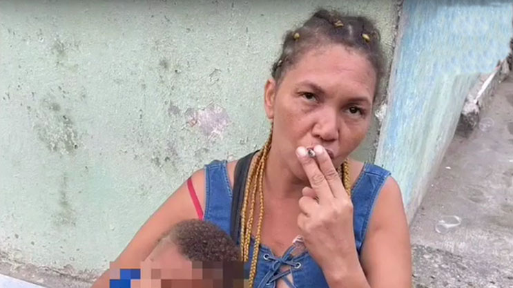 Mujer amaneció en un teteo con un niño de 3 años en la calle
