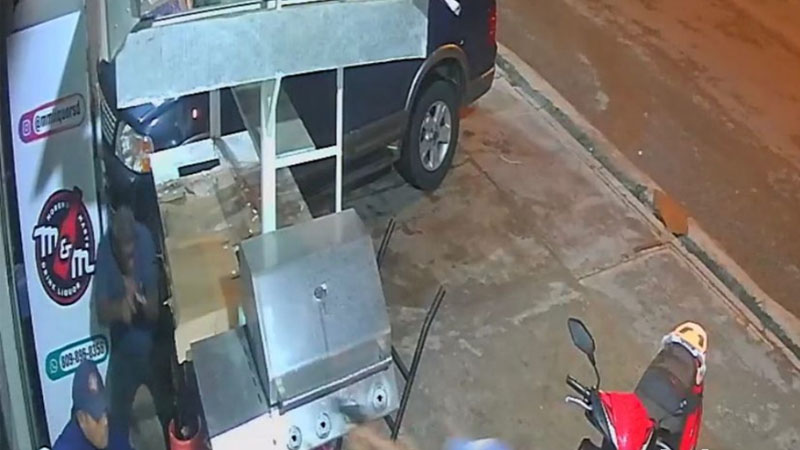 Cámara de seguridad capta momento que matan atracador en intento de asalto