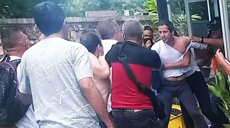 Guaidó es agredido por chavistas en estado de Cojedes
