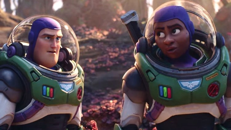 Emiratos Árabes prohibió la película “Lightyear” por un beso lésbico