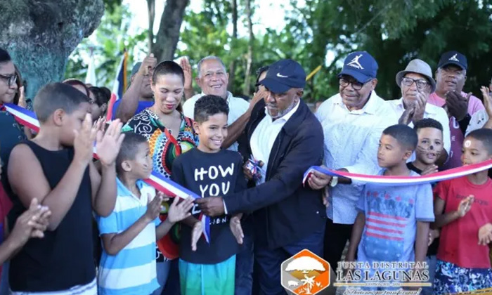 Autoridades del distrito municipal de Las Lagunas inauguran parque infantil en Los Ureña