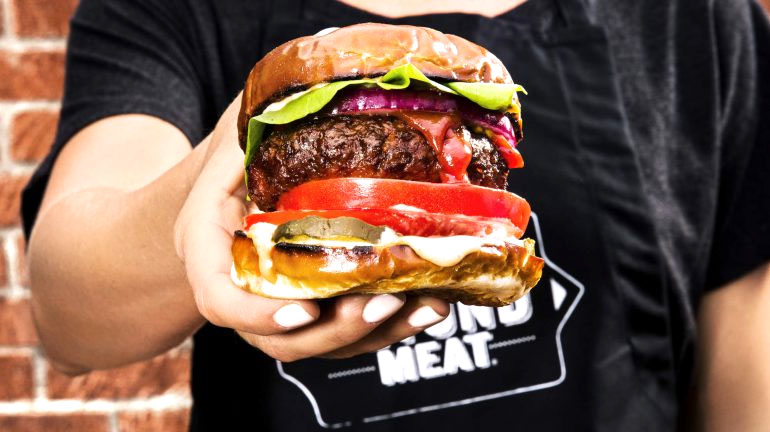 Hamburguesa vegana con sabor a carne humana gana un premio en famoso festival