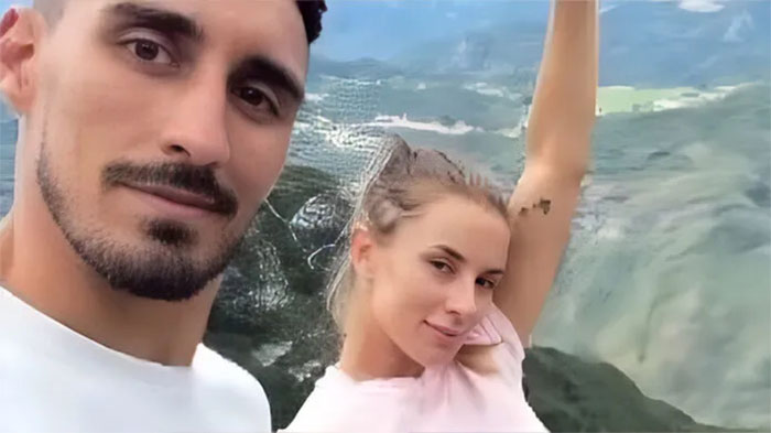Hombre posa para su última selfie segundos antes de caer 650 pies y morir en Italia