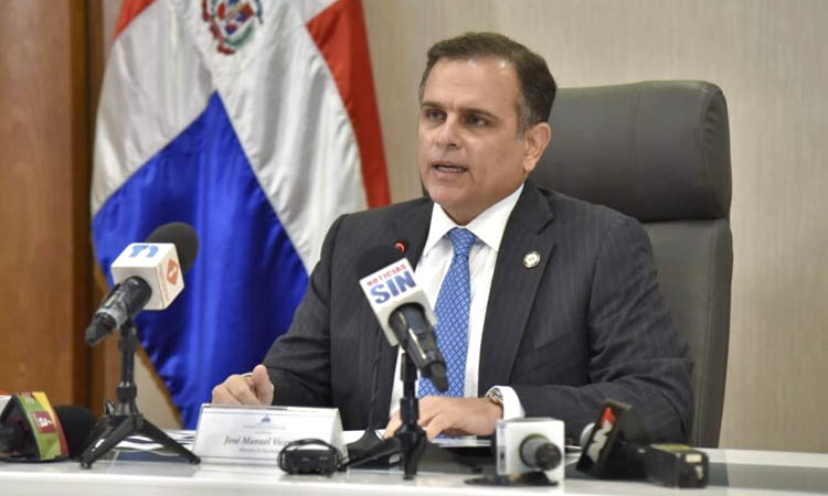 Ministro de Hacienda justifica reducción presupuesto de Educación