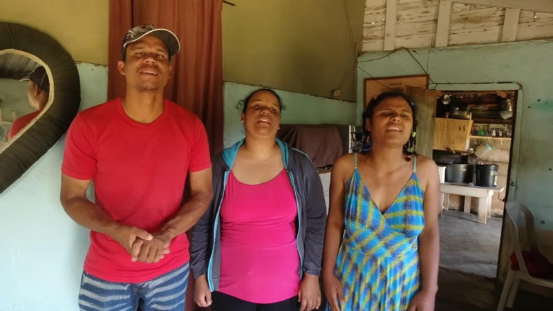 Tres jóvenes no videntes, tienen la ilusión de recibir visita de bachatero Zacarias Ferreira