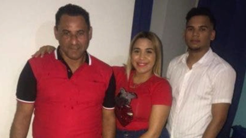 Un hombre con una orden de alejamiento