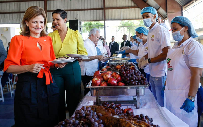 Vicepresidenta inicia programa “Navidad del Cambio”