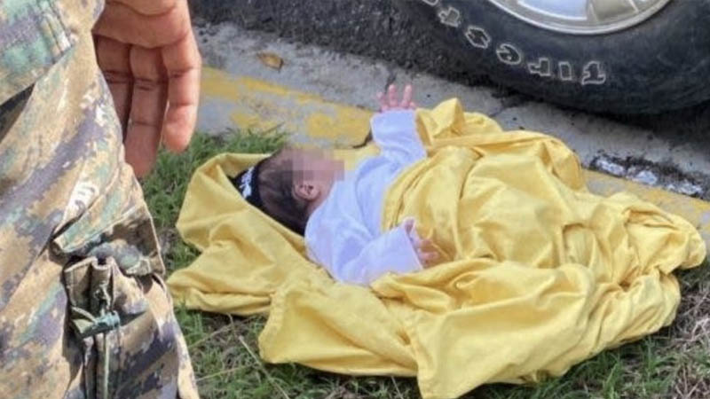 Encuentran bebé abandonado frente a Medio Ambiente