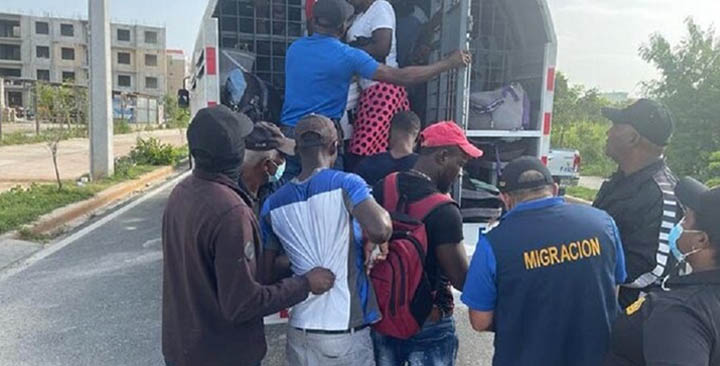 Haitianos acusan a dominicanos de hacer arrestos y expulsiones por motivos raciales